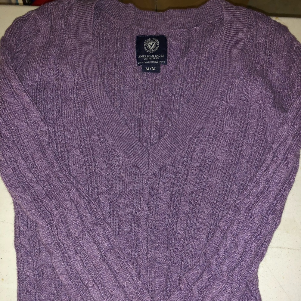 American Eagle V neck sweater